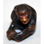 A GOOD QUALITY JAPANESE EDO PERIOD WOOD NETSUKE OF A SEATED MONKEY, its fur naturalistically