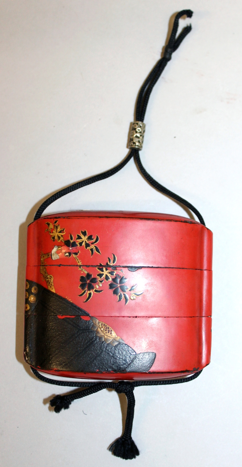 A JAPANESE EDO PERIOD RED GROUND LACQUER TWO CASE INRO, together with a small pierced cylindrical - Image 2 of 5