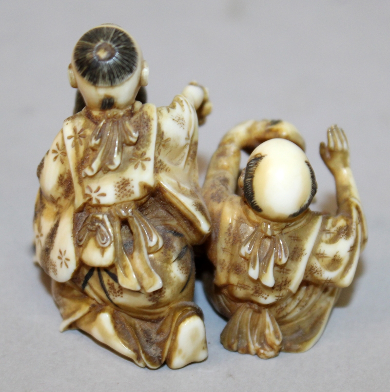 A GOOD QUALITY JAPANESE MEIJI PERIOD IVORY OKIMONO OF A MAN & TWO BOYS, one child holding grapes and - Image 3 of 5