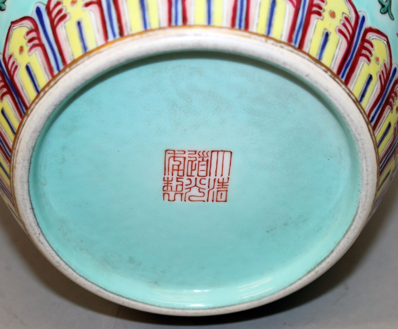 A GOOD QUALITY CHINESE DAOGUANG MARK & PERIOD TURQUOISE GROUND FAMILLE ROSE PORCELAIN JAR & COVER, - Image 7 of 8