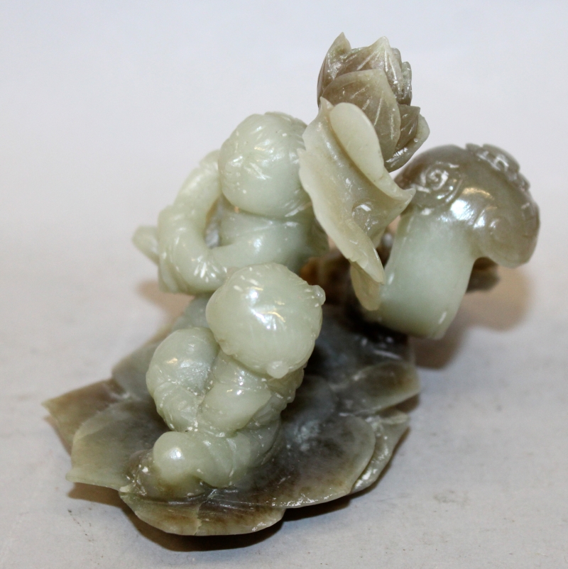 A CHINESE JADE-LIKE HARDSTONE MODEL OF THE HE HE ERXIAN, the two boys on a lotus leaf beside a - Image 4 of 5