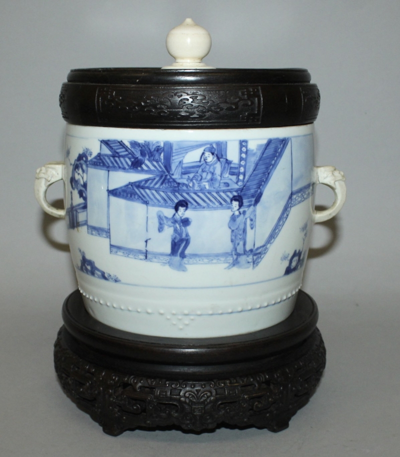 A GOOD CHINESE KANGXI MARK & PERIOD BLUE & WHITE PORCELAIN JAR, together with a good quality