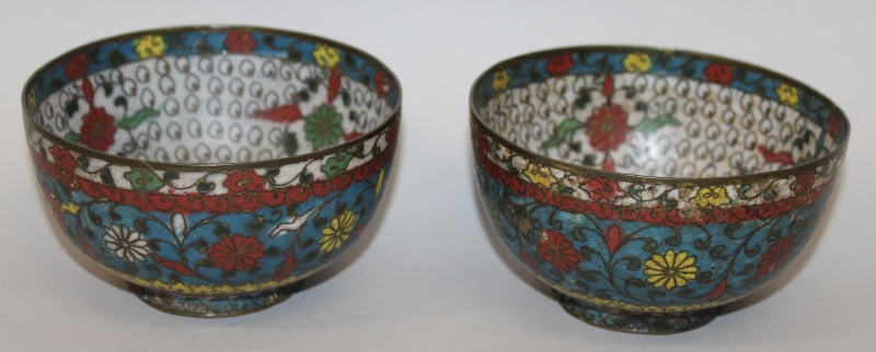 A GOOD PAIR OF 17TH CENTURY CHINESE LATE MING DYNASTY CLOISONNE BOWLS, each decorated with formal