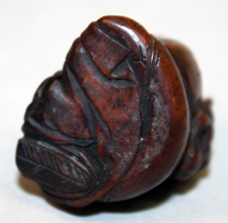 A JAPANESE MEIJI PERIOD WOOD NETSUKE OF A SEATED BOY, with protruding tongue, and holding an oni - Image 5 of 5