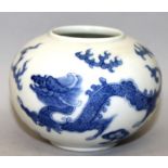 A SMALL GOOD QUALITY CHINESE BLUE & WHITE PORCELAIN JAR, decorated with two dragons amidst cloud