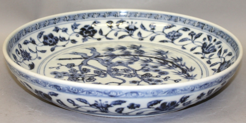A CHINESE BLUE & WHITE MING STYLE PORCELAIN DISH, painted to the centre with the 'Three Friends', - Image 2 of 3