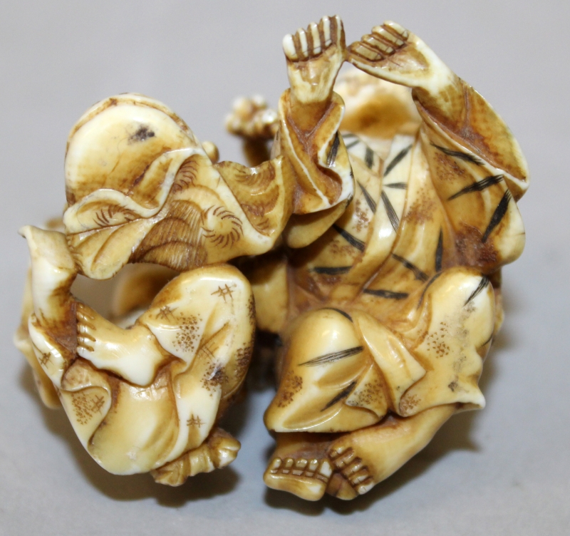 A GOOD QUALITY JAPANESE MEIJI PERIOD IVORY OKIMONO OF A MAN & TWO BOYS, one child holding grapes and - Image 5 of 5