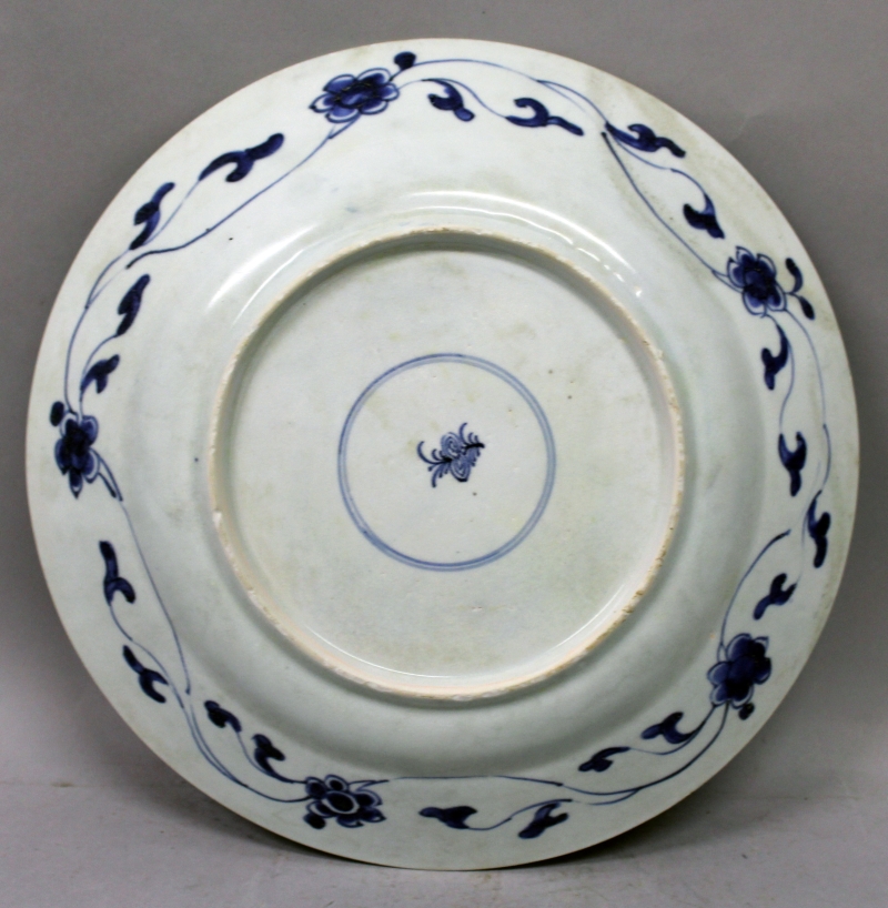 A GOOD LATE 17TH CENTURY CHINESE KANGXI PERIOD KRAAK STYLE SHIPWRECK PORCELAIN PLATE, of larger than - Image 6 of 6