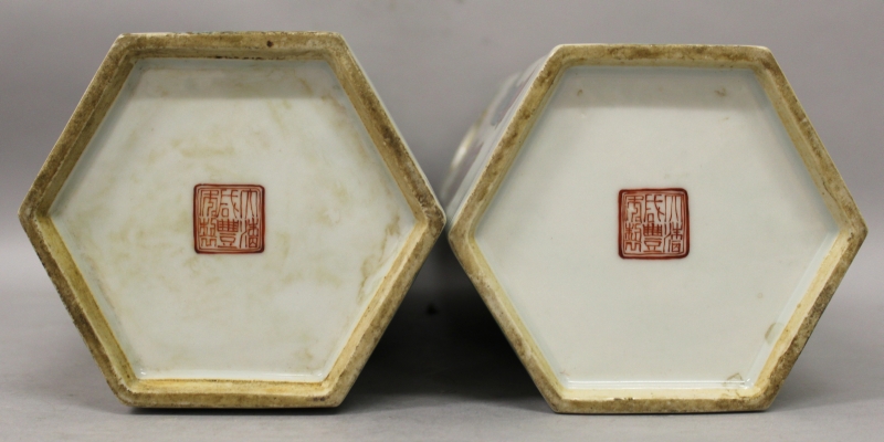 A PAIR OF CHINESE FAMILLE ROSE PORCELAIN HAT VASES, of hexagonal section, each decorated to the - Image 5 of 5