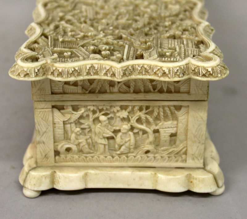 A GOOD 19TH CENTURY CHINESE CANTON IVORY CASKET, the shaped and hinged cover carved in deep relief - Image 2 of 9