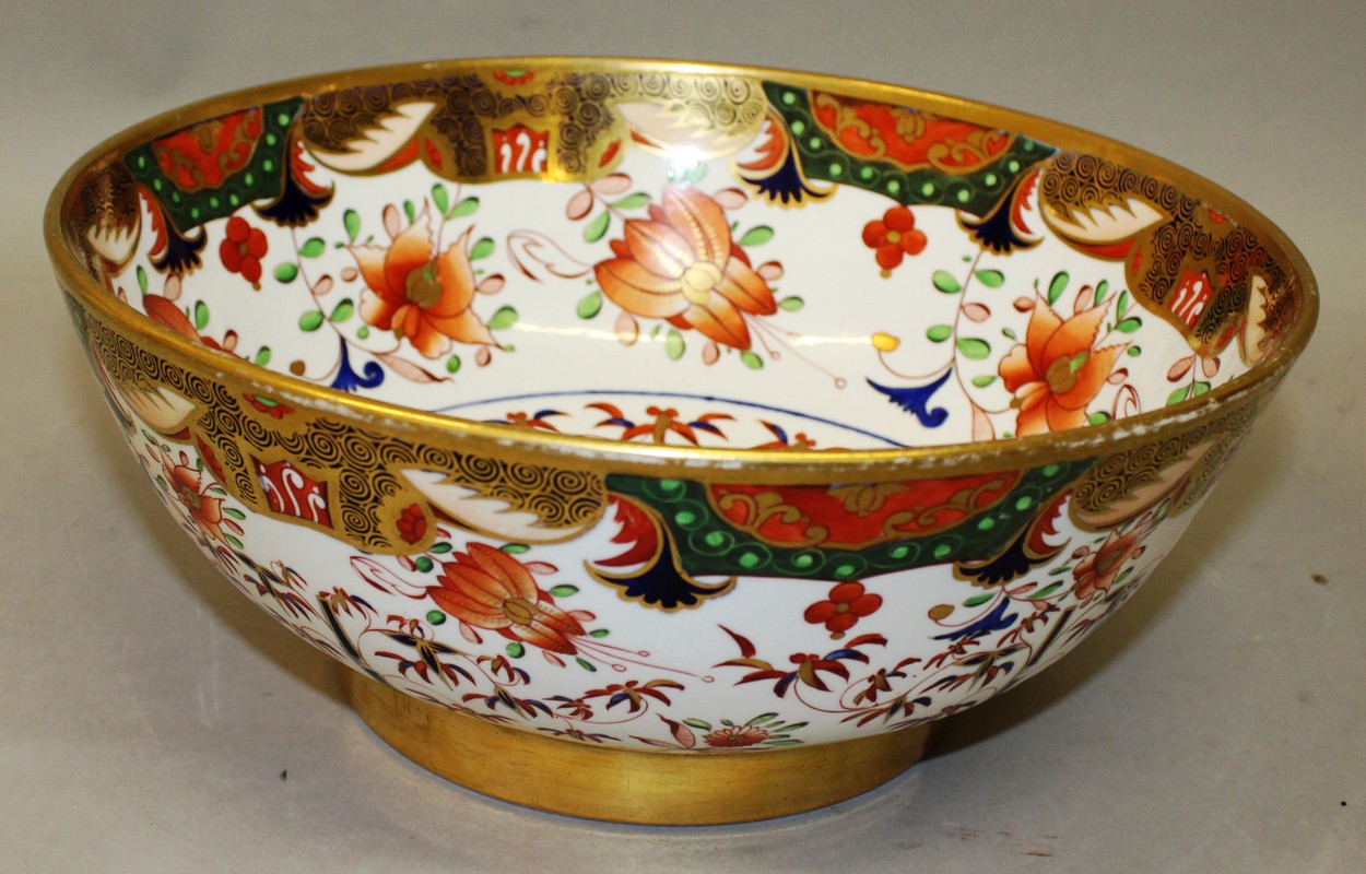 A 19TH SPODE IMARI PATTERN PUNCH BOWL (hair crack in base). - Image 2 of 2