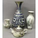 A CHINESE MING STYLE BLUE & WHITE PORCELAIN VASE, the sides of the pear-form body decorated with