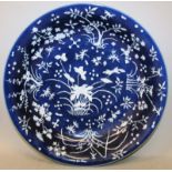 A GOOD LARGE 19TH CENTURY CHINESE WHITE SLIP DECORATED BLUE GROUND PORCELAIN DISH, the interior