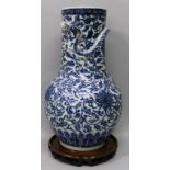 A GOOD LARGE 19TH CENTURY CHINESE BLUE & WHITE PORCELAIN VASE, together with a fitted wood stand,