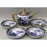 A GOOD CHINESE EXPORT QIANLONG PERIOD BLUE & WHITE PORCELAIN TEAPOT & COVER, with contemporary