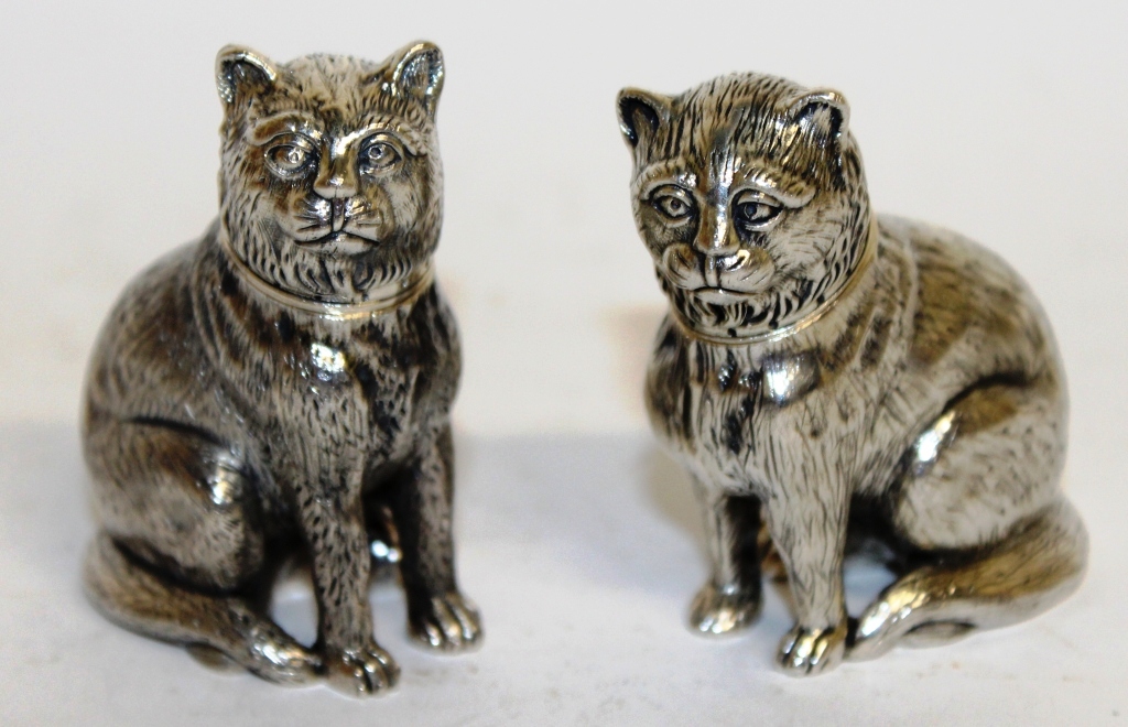 A pair of solid silver novelty cat salt and peppers. 6cms high.