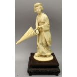 A GOOD QUALITY JAPANESE MEIJI PERIOD SIGNED JAPANESE OKIMONO OF A LADY HOLDING A PARASOL, together