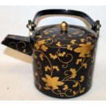 A GOOD QUALITY JAPANESE MEIJI PERIOD LACQUER KETTLE & COVER, with overhead swing handle, decorated