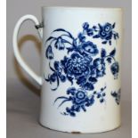 AN 18TH CENTURY WORCESTER MUG decorated both sides with flowers in under-glaze blue.