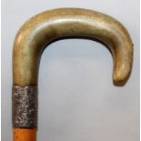 ANOTHER 19TH CENTURY RHINOCEROS HORN HANDLED WOOD WALKING STICK, with a silver-metal collar