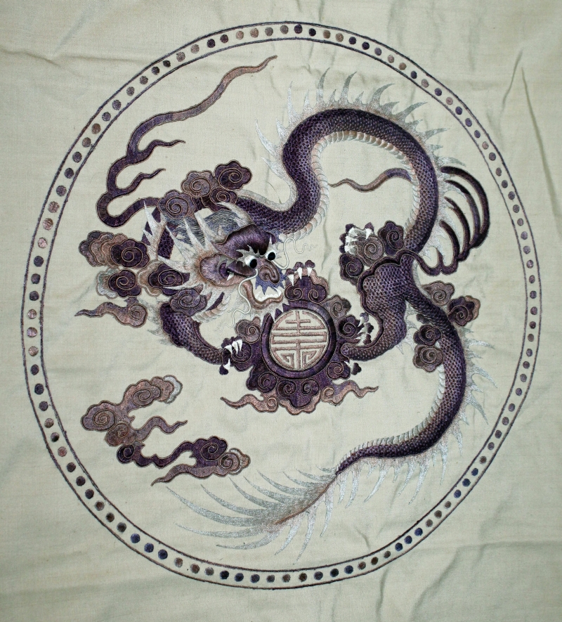 A GOOD QUALITY 19TH/20TH CENTURY CHINESE SILK EMBROIDERED LARGE CUSHION COVER, with unfinished - Image 3 of 10