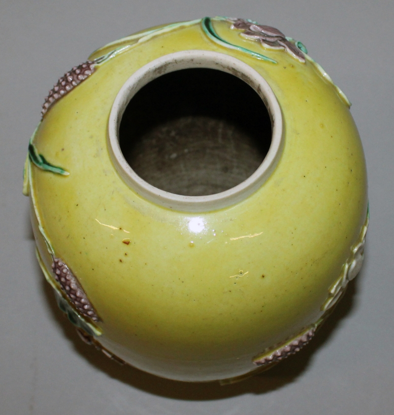 AN EARLY 20TH CENTURY CHINESE WANG BINRONG YELLOW GROUND PORCELAIN JAR, the sides moulded in - Image 6 of 7