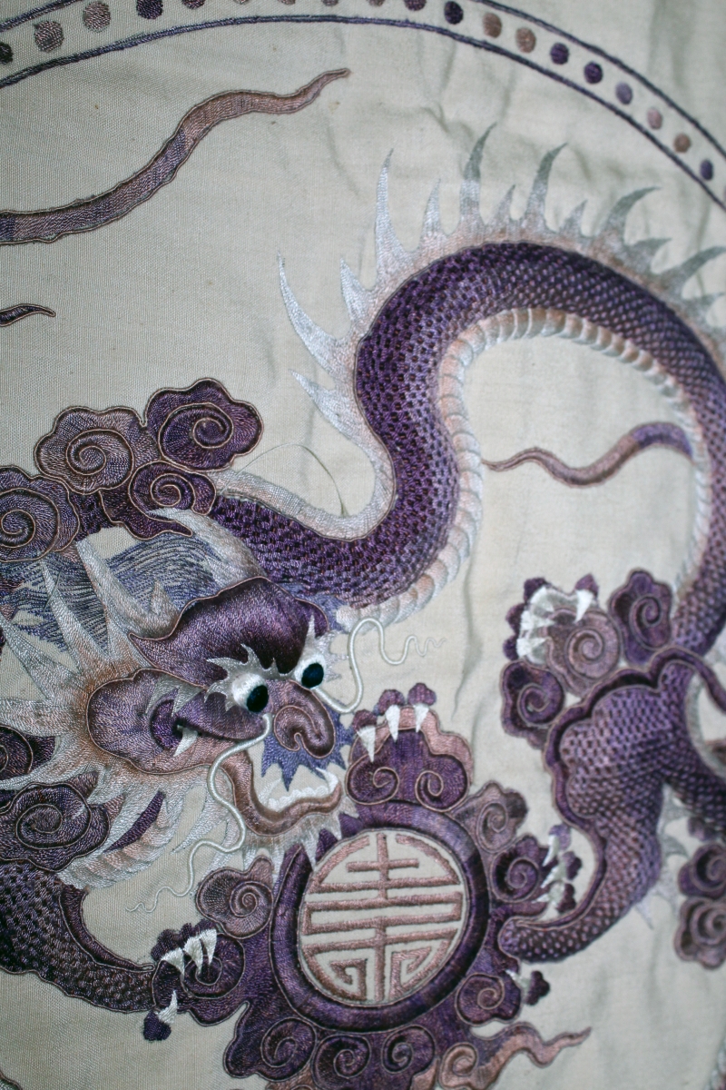 A GOOD QUALITY 19TH/20TH CENTURY CHINESE SILK EMBROIDERED LARGE CUSHION COVER, with unfinished - Image 7 of 10