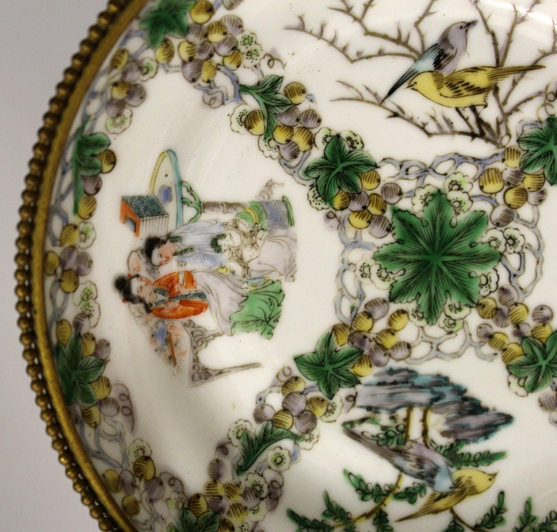 A PAIR OF LATE 19TH CENTURY CHINESE FAMILLE VERTE PORCELAIN DISHES, in the form of a pair of saucers - Image 6 of 9