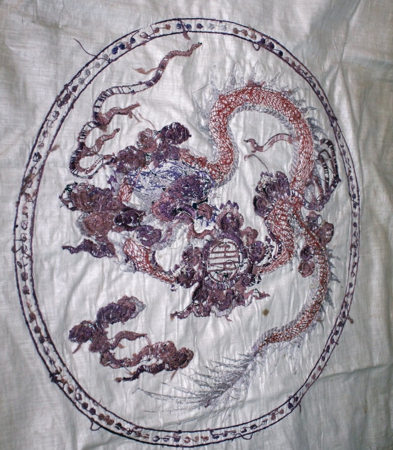 A GOOD QUALITY 19TH/20TH CENTURY CHINESE SILK EMBROIDERED LARGE CUSHION COVER, with unfinished - Image 10 of 10