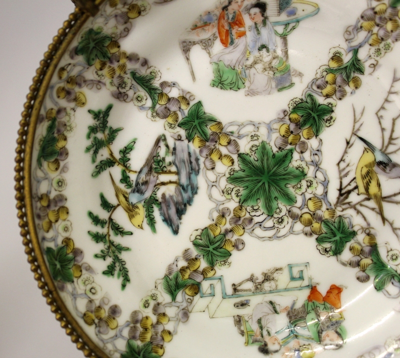 A PAIR OF LATE 19TH CENTURY CHINESE FAMILLE VERTE PORCELAIN DISHES, in the form of a pair of saucers - Image 5 of 9