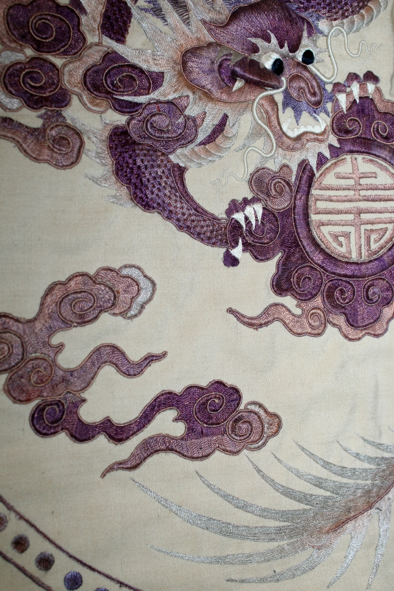 A GOOD QUALITY 19TH/20TH CENTURY CHINESE SILK EMBROIDERED LARGE CUSHION COVER, with unfinished - Image 9 of 10