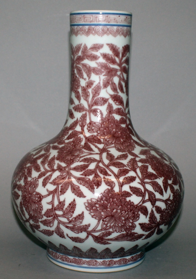 A GOOD QUALITY CHINESE COPPER-RED PORCELAIN BOTTLE VASE, decorated with an overall design of - Image 2 of 6