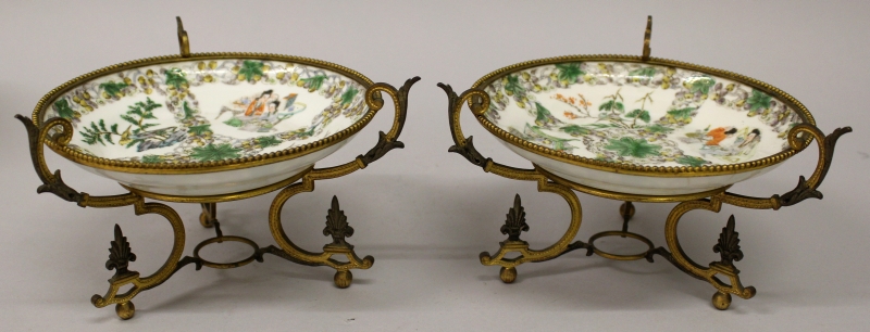 A PAIR OF LATE 19TH CENTURY CHINESE FAMILLE VERTE PORCELAIN DISHES, in the form of a pair of saucers - Image 3 of 9