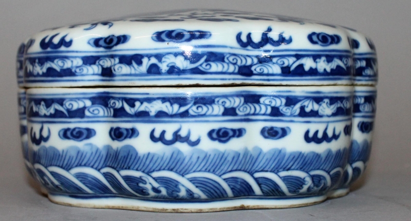 A CHINESE BLUE & WHITE PORCELAIN BOX & COVER, of octofoil section, the cover decorated with a dragon - Image 2 of 5