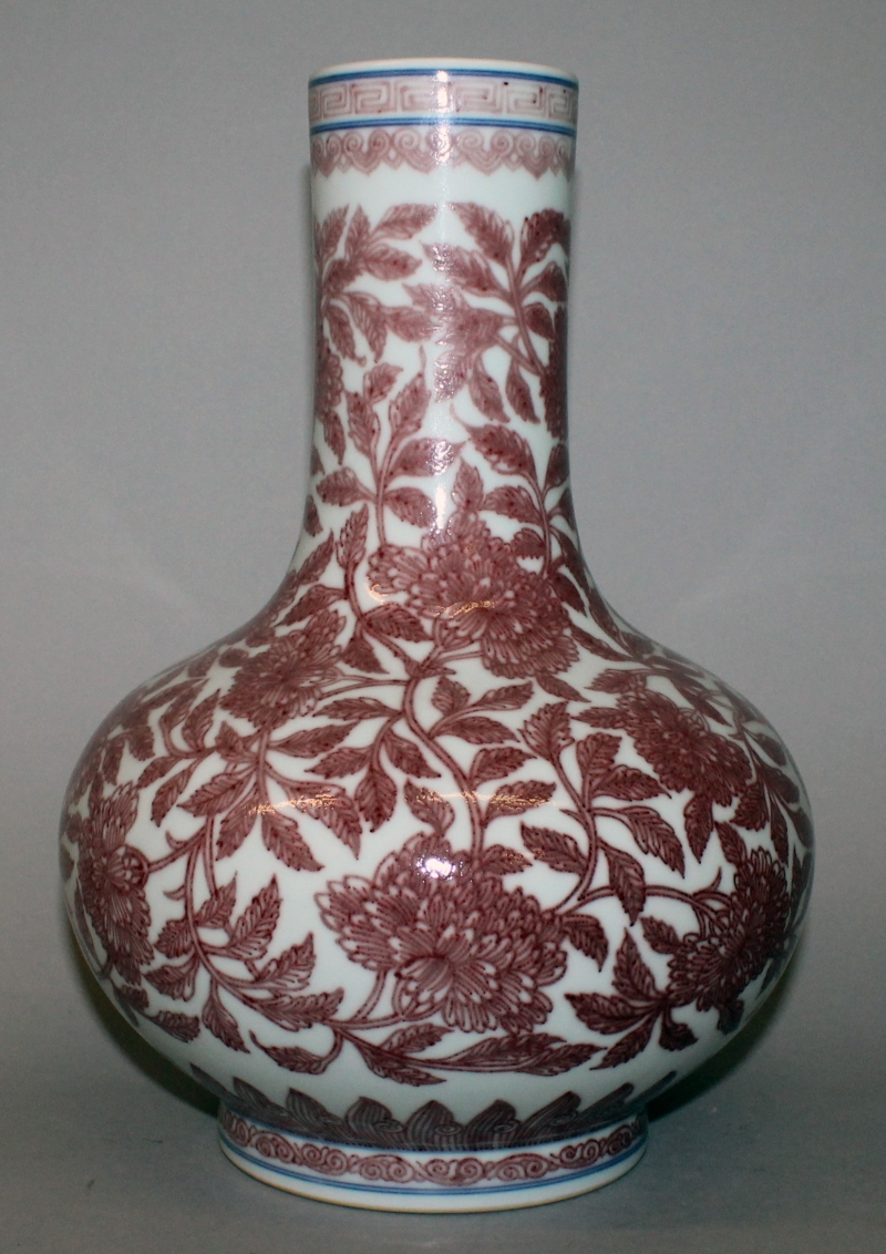 A GOOD QUALITY CHINESE COPPER-RED PORCELAIN BOTTLE VASE, decorated with an overall design of - Image 3 of 6