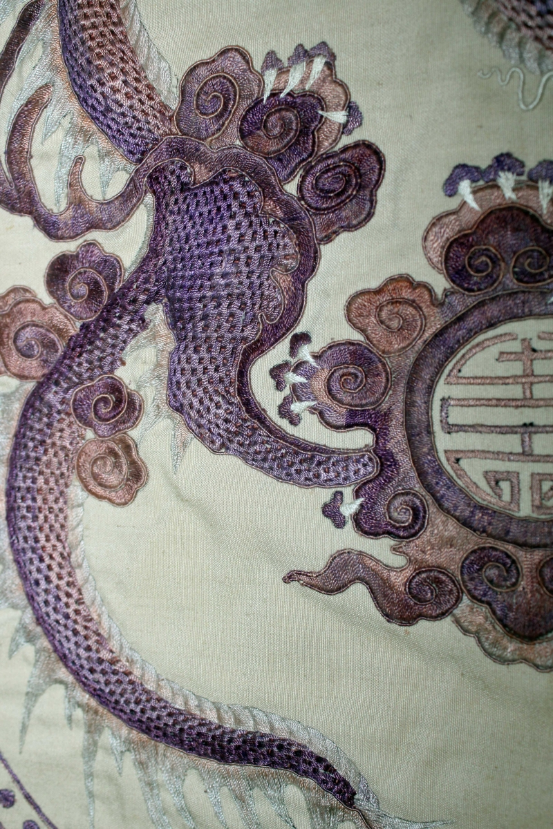 A GOOD QUALITY 19TH/20TH CENTURY CHINESE SILK EMBROIDERED LARGE CUSHION COVER, with unfinished - Image 5 of 10