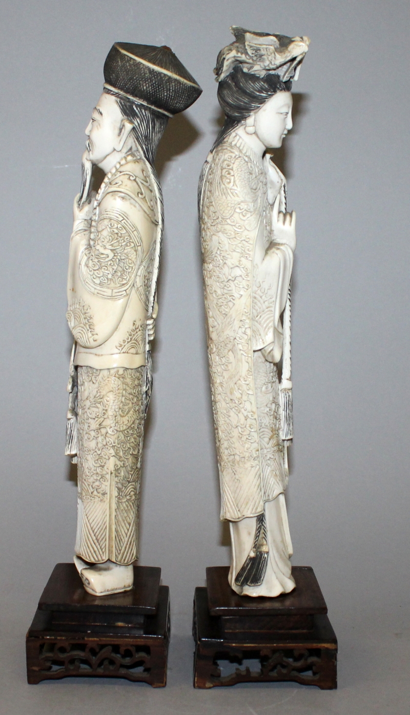 A LARGE PAIR OF EARLY 20TH CENTURY CHINESE IVORY FIGURES OF AN EMPEROR & AN EMPRESS, together with a - Image 4 of 5