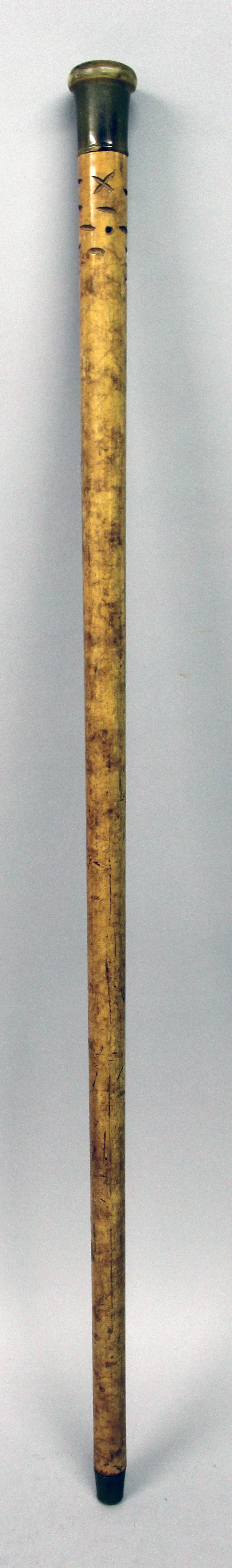 ANOTHER 19TH CENTURY RHINOCEROS HORN HANDLED WOOD WALKING STICK, the circular handle with an inset - Image 3 of 3