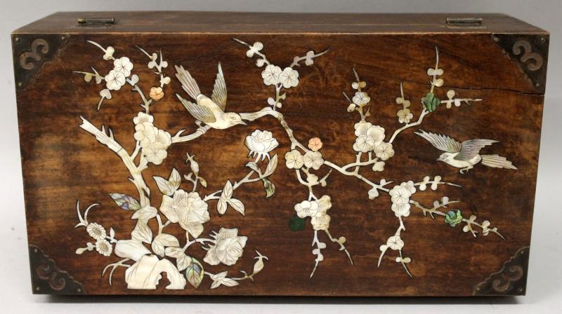 A 19TH CENTURY CHINESE INLAID RECTANGULAR WOOD BOX, the hinged cover inlaid in mother-of-pearl and - Image 5 of 7