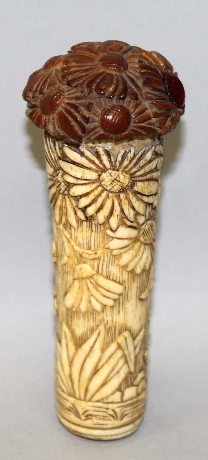 AN EARLY 20TH CENTURY ORIENTAL CARVED BONE CANE HANDLE, with a carved wood and glass inset pommel, - Image 2 of 5