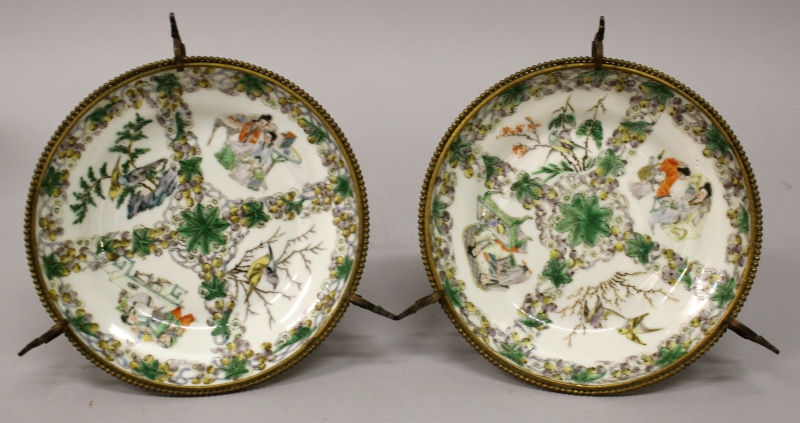 A PAIR OF LATE 19TH CENTURY CHINESE FAMILLE VERTE PORCELAIN DISHES, in the form of a pair of saucers - Image 4 of 9