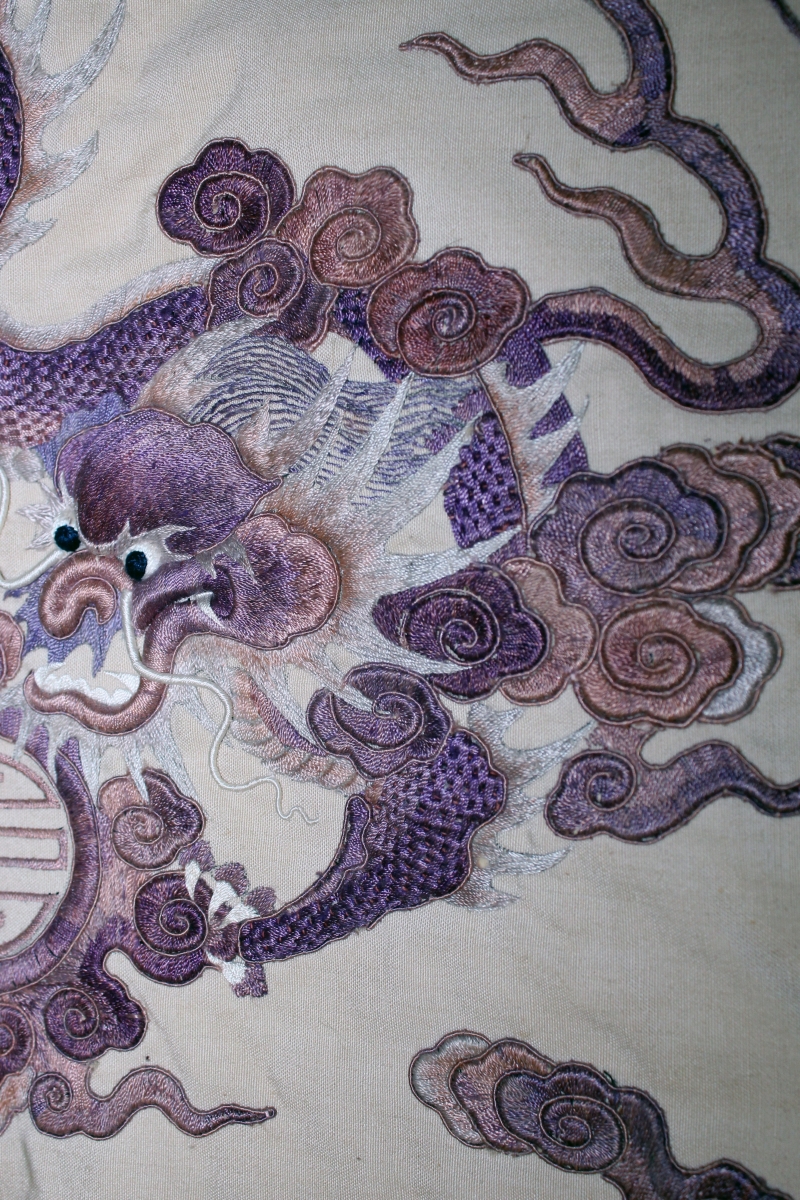 A GOOD QUALITY 19TH/20TH CENTURY CHINESE SILK EMBROIDERED LARGE CUSHION COVER, with unfinished - Image 4 of 10