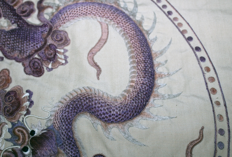 A GOOD QUALITY 19TH/20TH CENTURY CHINESE SILK EMBROIDERED LARGE CUSHION COVER, with unfinished - Image 6 of 10