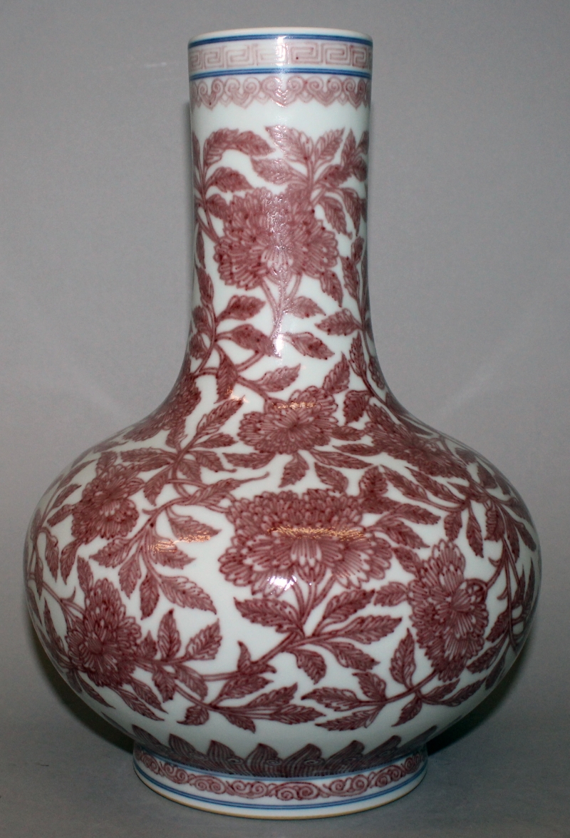 A GOOD QUALITY CHINESE COPPER-RED PORCELAIN BOTTLE VASE, decorated with an overall design of
