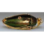 A CHINESE GOLD MOUNTED BEETLE SHELL BROOCH, weighing 4.2gm.in total with shell , the beetle with