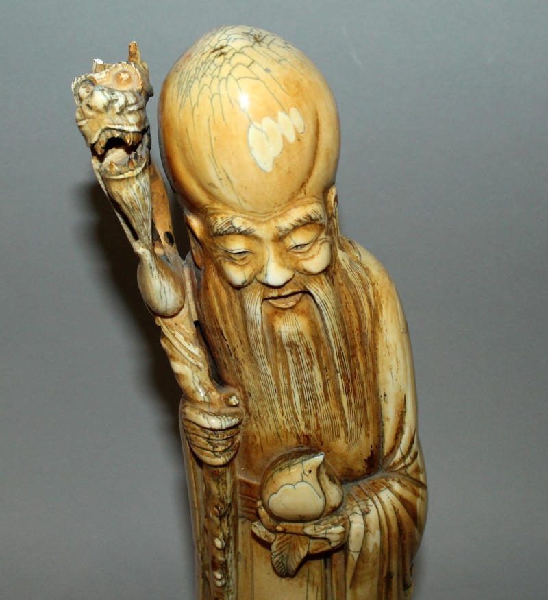 A GOOD LARGE 19TH/20TH CENTURY CHINESE STAINED IVORY FIGURE OF SHOU LAO, standing with a dragon- - Image 5 of 7