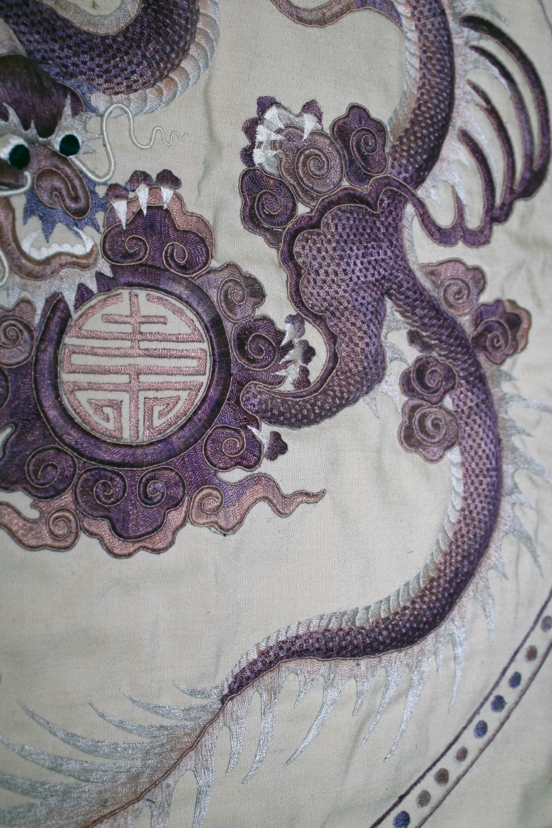 A GOOD QUALITY 19TH/20TH CENTURY CHINESE SILK EMBROIDERED LARGE CUSHION COVER, with unfinished - Image 8 of 10