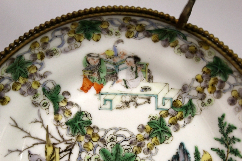 A PAIR OF LATE 19TH CENTURY CHINESE FAMILLE VERTE PORCELAIN DISHES, in the form of a pair of saucers - Image 8 of 9
