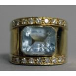 A GOOD AQUAMARINE AND DIAMOND SET RING in yellow gold.