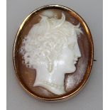 A GOOD VICTORIAN OVAL GOLD MOUNTED CAMEO BROOCH.